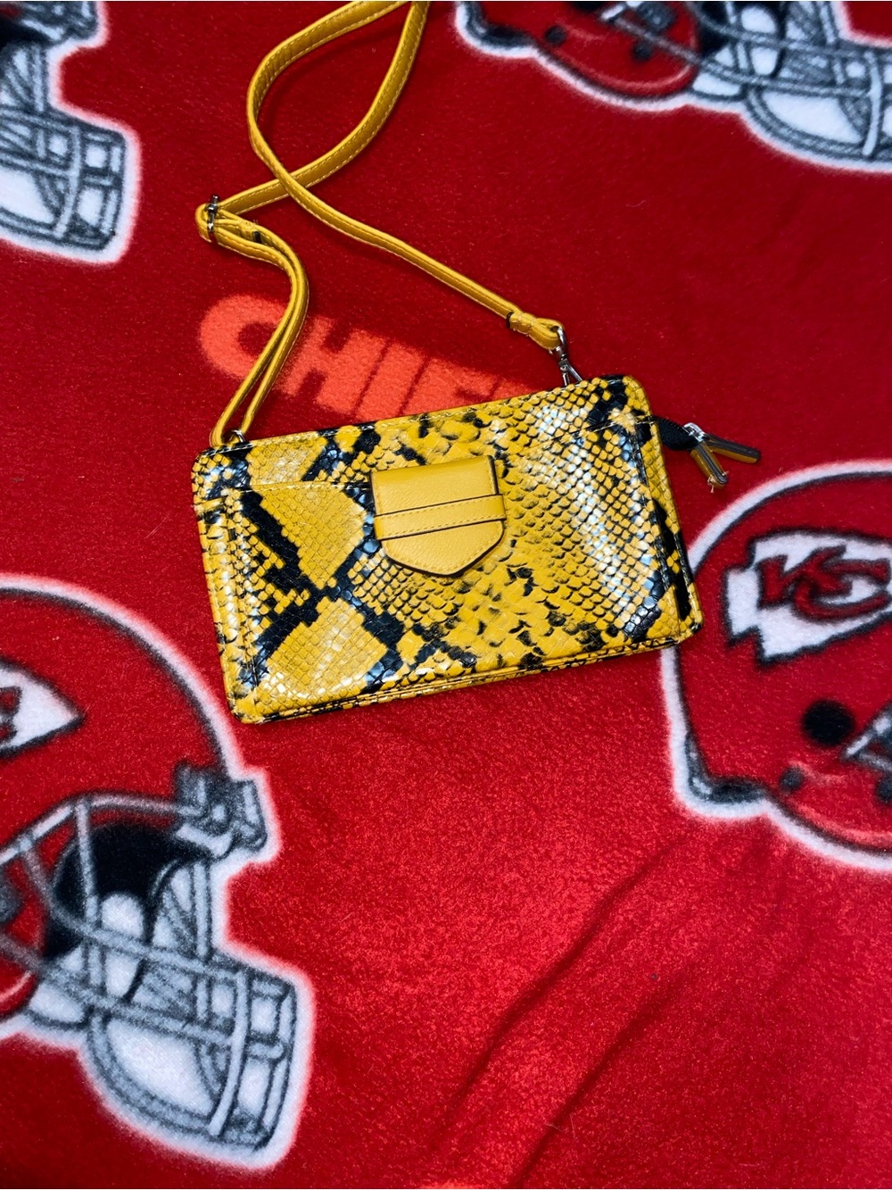 Enzo Amgiolini Yellow Snake-Print Crossbody clutch - Fashionable Women's Bag